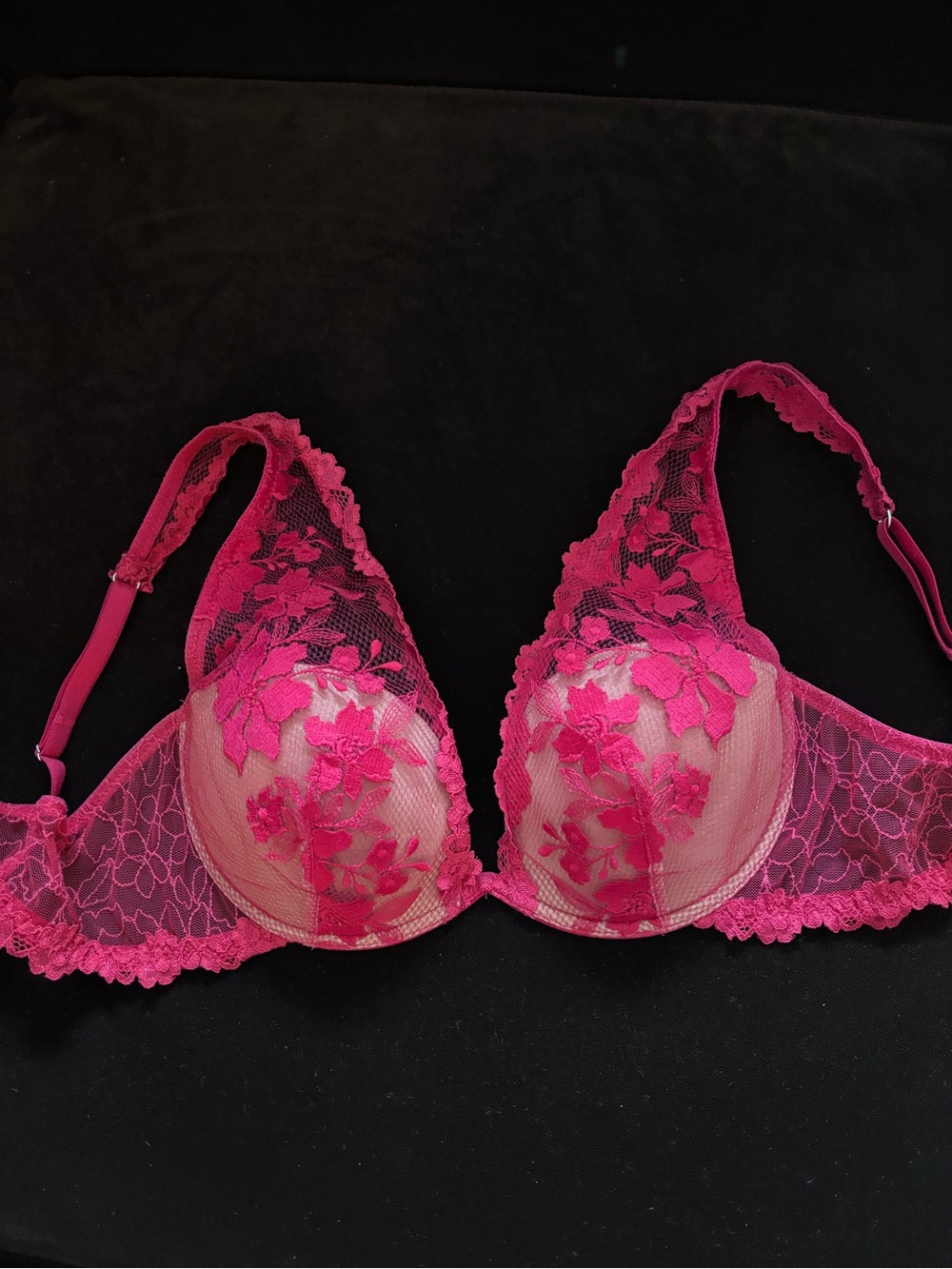 Victoria’s Secret red lace bra 36B